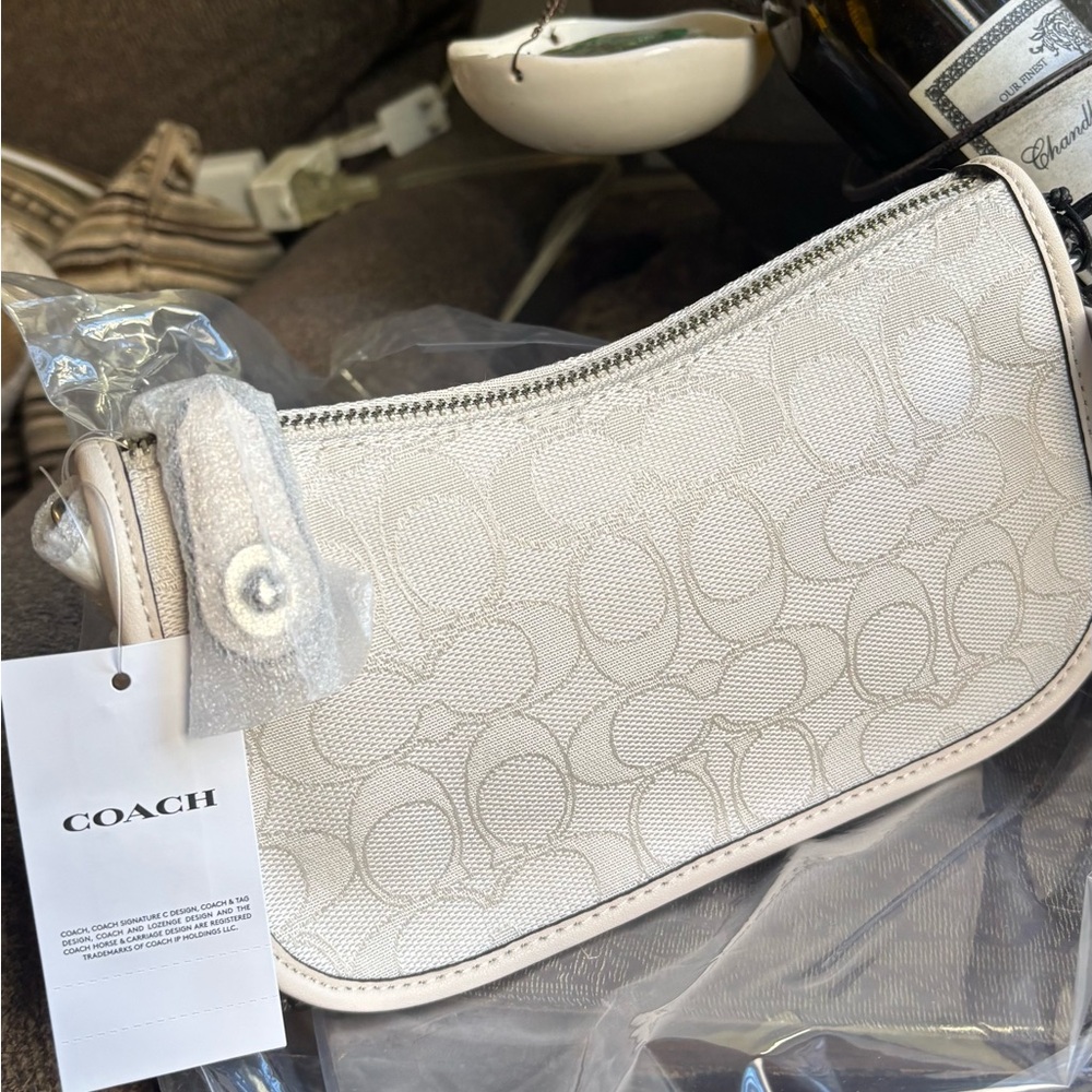 SOLD⛔️Authentic COACH 1941 Signature jacquard/Glovetanned turnlock zip  Crosby - Picture 2 of 16